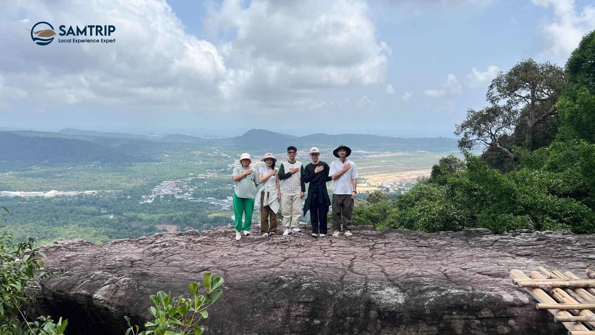 Tiên Sơn Đỉnh Phú Quốc, Tien Son Peak Phu Quoc, Tiên Sơn Đỉnh, Tien Son Peak, Tien Son Dinh Phu Quoc, đỉnh Tiên Sơn Phú Quốc, trekking Tiên Sơn Đỉnh, Tien Son Peak trekking, leo núi Tiên Sơn Đỉnh, Tien Son Peak hiking, tour Tiên Sơn Đỉnh Phú Quốc, Tien Son Peak tour, trekking Phú Quốc, Phu Quoc trekking, leo núi Phú Quốc, Phu Quoc hiking, tour trekking Phú Quốc, Phu Quoc trekking tour, hiking in Phu Quoc, jungle trekking Phu Quoc, trekking rừng Phú Quốc, Phu Quoc jungle adventure, khám phá rừng Phú Quốc, Phu Quoc rainforest trekking, du lịch mạo hiểm Phú Quốc, Phu Quoc adventure tour, du lịch thiên nhiên Phú Quốc, Phu Quoc nature tour, Phu Quoc eco tour, nóc nhà Phú Quốc, rooftop of Phu Quoc, điểm đến hoang sơ Phú Quốc, Phu Quoc hidden gem, Phú Quốc ngoài biển đảo, Phu Quoc off the beaten path, check in Tiên Sơn Đỉnh, Tien Son Peak check in, chinh phục Tiên Sơn Đỉnh, conquer Tien Son Peak, ngắm toàn cảnh Phú Quốc, Phu Quoc panoramic view, săn mây Phú Quốc, cloud hunting Phu Quoc, đường lên Tiên Sơn Đỉnh, way to Tien Son Peak, kinh nghiệm leo Tiên Sơn Đỉnh, Tien Son Peak hiking guide, Tiên Sơn Đỉnh có gì đẹp, what to see at Tien Son Peak, Tiên Sơn Đỉnh mùa nào đẹp, best time to visit Tien Son Peak, tour trekking Suối Tranh Tiên Sơn Đỉnh, Tien Son Peak and Tranh Stream tour, Suối Tranh Phú Quốc, Tranh Stream Phu Quoc, hoạt động ngoài trời Phú Quốc, Phu Quoc outdoor activities, địa điểm trekking Phú Quốc, best trekking in Phu Quoc, khám phá đảo ngọc, explore Phu Quoc Island, Phu Quoc Island adventure, book tour Tiên Sơn Đỉnh Phú Quốc, book Tien Son Peak tour, giá tour Tiên Sơn Đỉnh Phú Quốc, Tien Son Peak tour price, tour leo núi Phú Quốc có hướng dẫn viên, Phu Quoc hiking tour with guide, private trekking tour Phu Quoc, Phu Quoc adventure travel, Phu Quoc jungle trekking for beginners, Tien Son Peak travel guide, Tien Son Peak Phu Quoc travel guide